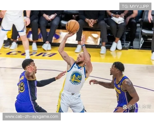 库里三分雨直接点燃全场